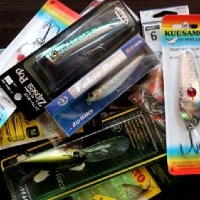 Большая посылка с щипцами BFT, воблерами, блеснами, силиконом и крючками, приобретенными во время ра