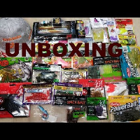 Анбоксинг очередной долгожданной посылки c силиконовыми приманками, воблерами, блесной, бейсболкой,